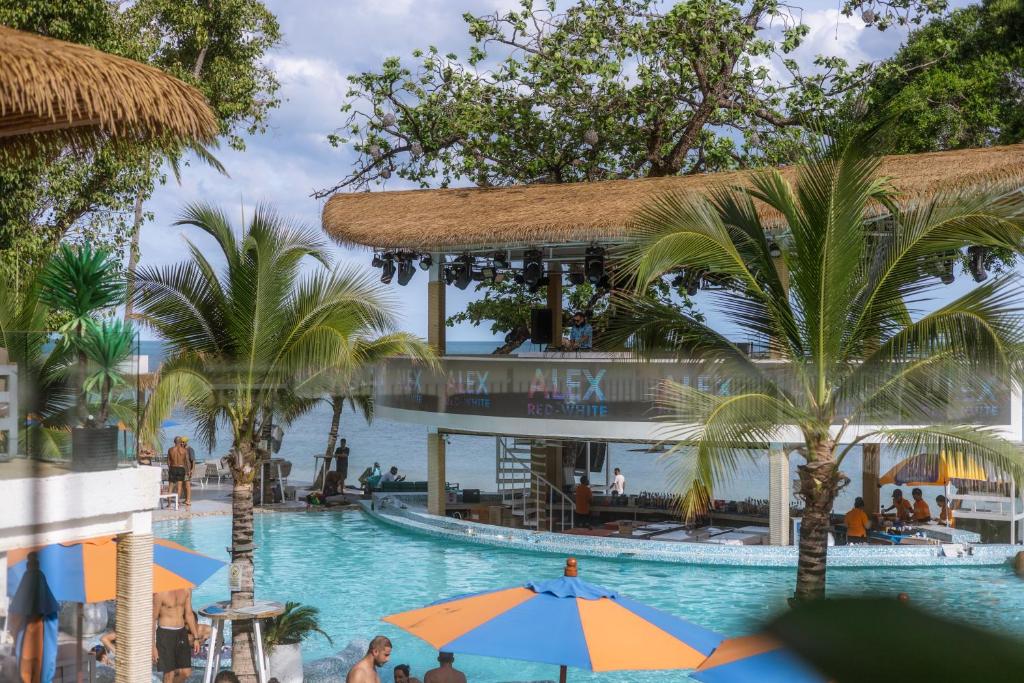 Arkbar Beach Club