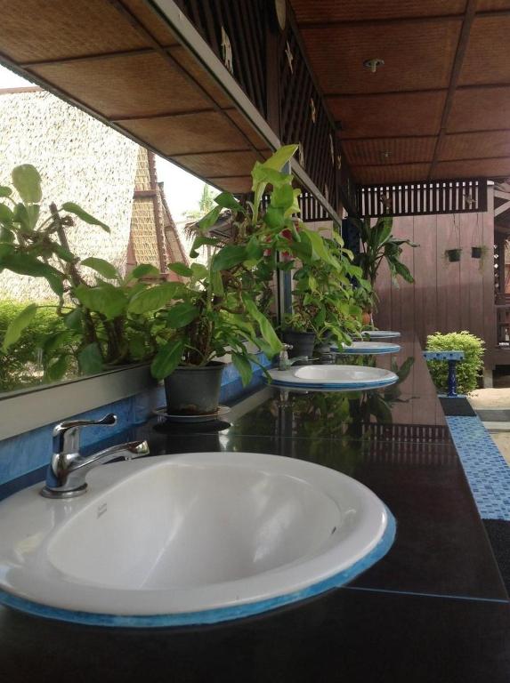 New Hut Bungalow