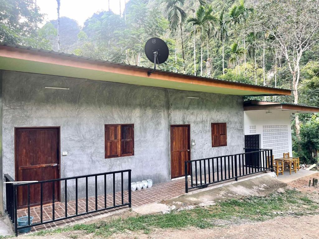 Khao Sok Green Mountain View