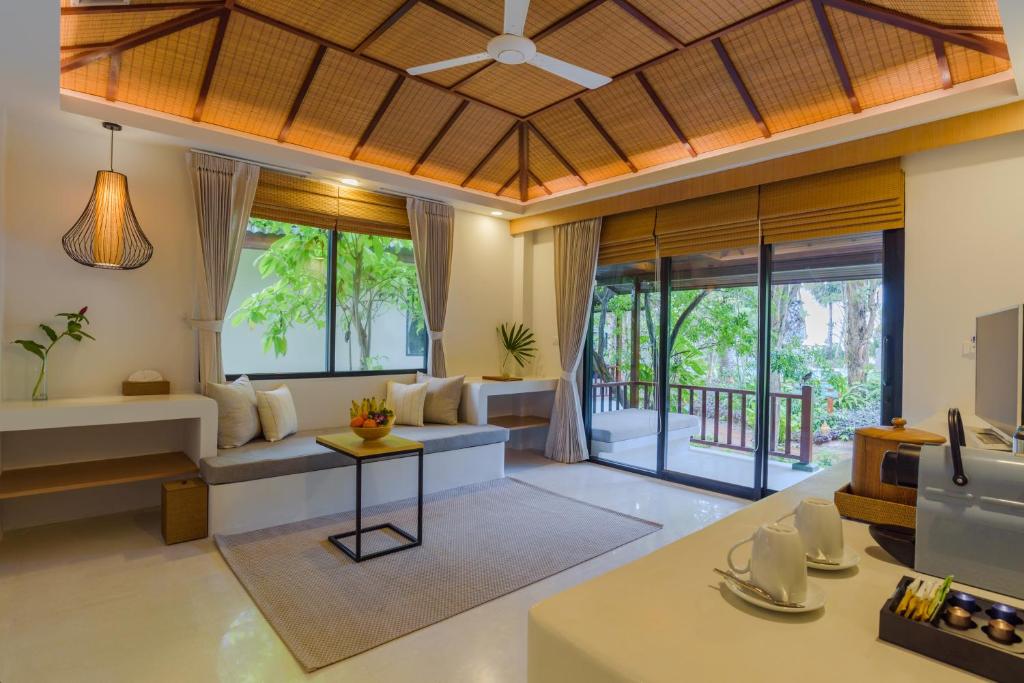 Paradise Beach Resort, Koh Samui - SHA Extra Plus