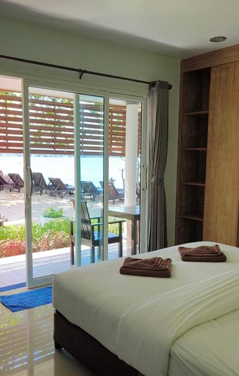 Maenam Villa Hotel Maenam Villa Hotel
