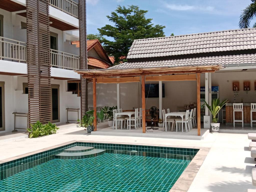Ampha Place Hotel