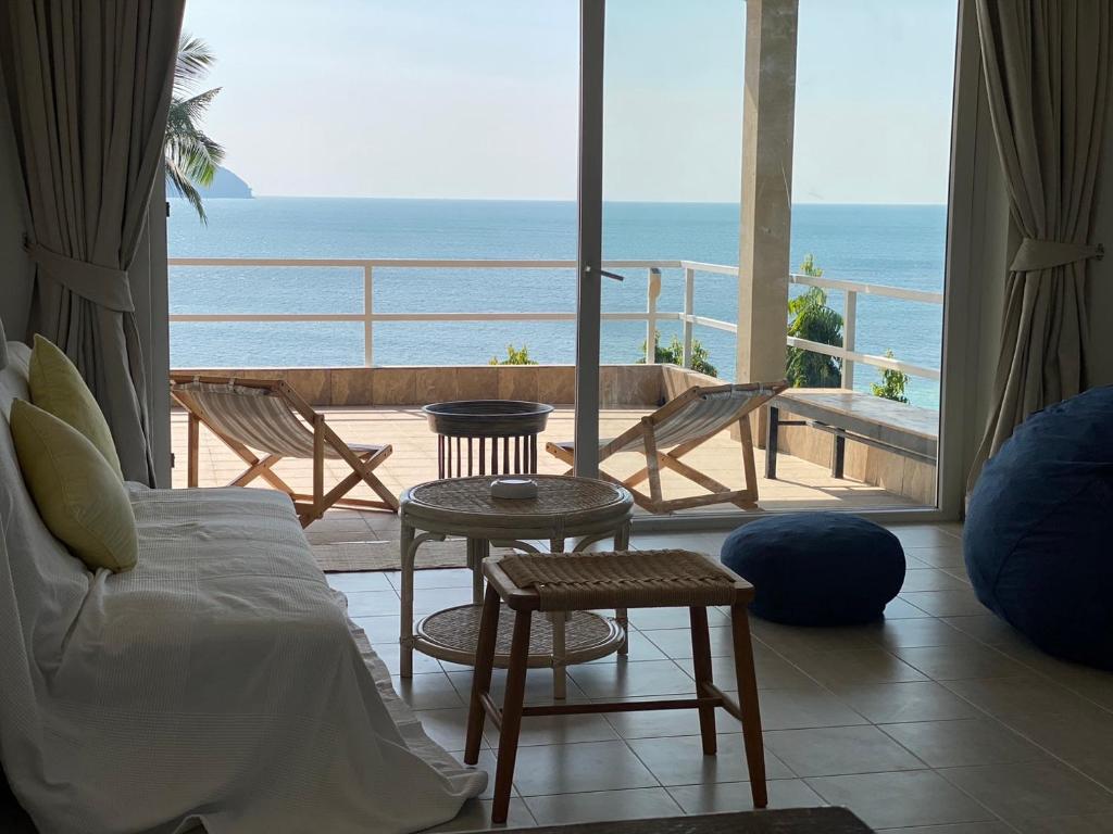 Baan Jai Dee Beach Front Hotel Baan Jai Dee Beach Front Hotel