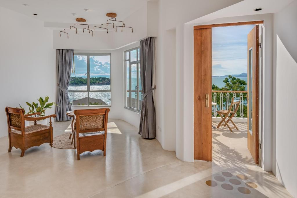 Ampersand Resort