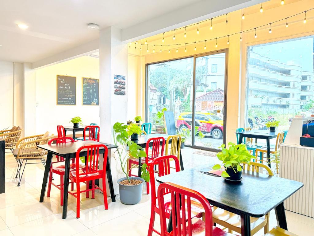Chill Inn Chaweng Hostel and Cafe