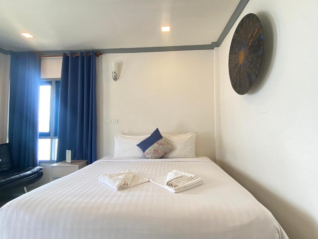 Sunset Beach Villas Free Shuttle Bus Pickup 10am and 12pm Sunset Beach Villas Free Shuttle Bus Pickup 10am and 12pm