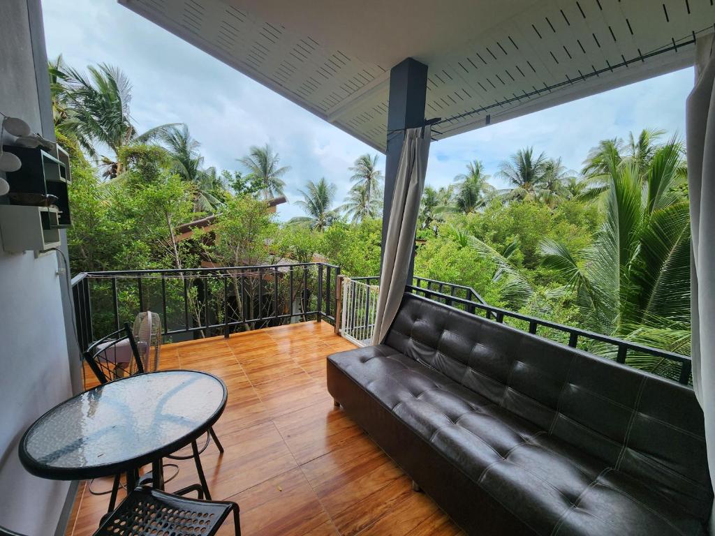 Mangrove beach house Sri Thanu Mangrove beach house Sri Thanu