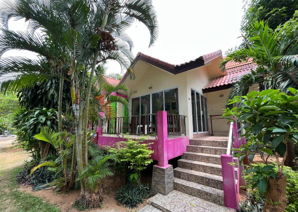 Mae Somboon House Mae Somboon House