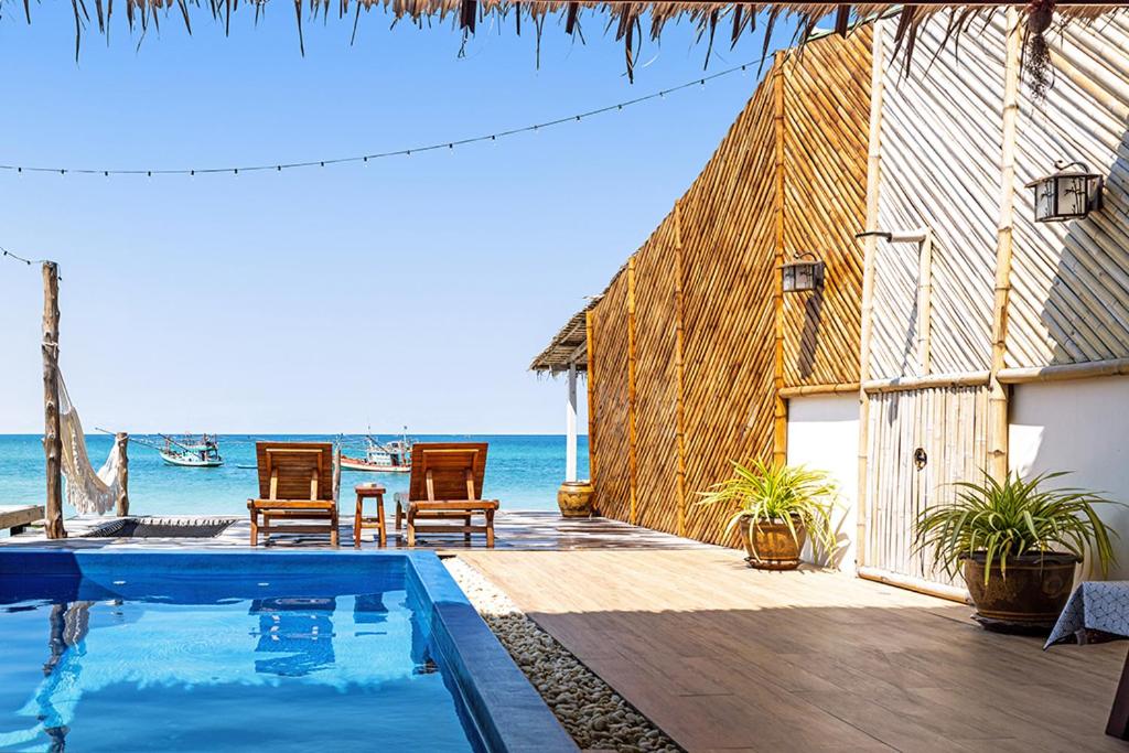 SeaSalt BeachFront Holiday Home, Private pool, 2 Bedroom house SeaSalt BeachFront Holiday Home, Private pool, 2 Bedroom house