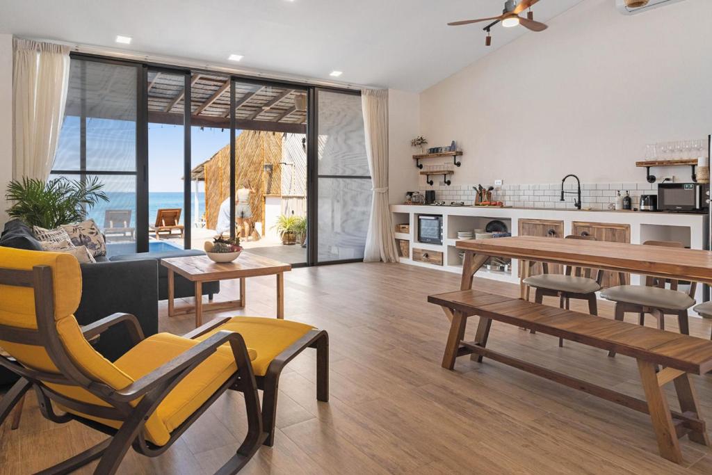 SeaSalt BeachFront Holiday Home, Private pool, 2 Bedroom house SeaSalt BeachFront Holiday Home, Private pool, 2 Bedroom house