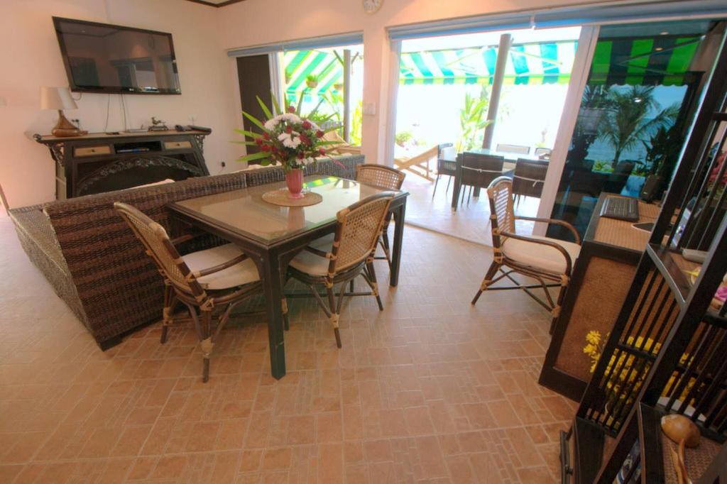 Beachfront Oasis with Private Pool and Jacuzzi on Samuis Bang Por Beach Beachfront Oasis with Private Pool and Jacuzzi on Samuis Bang Por Beach