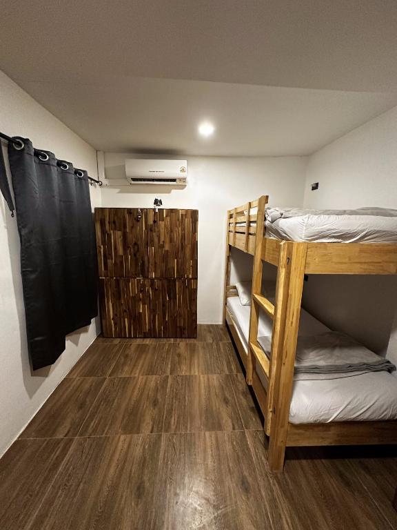 Monkey's Hostel