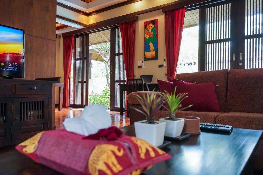 Large 4 bed villa short walk to Maenam beach Large 4 bed villa short walk to Maenam beach