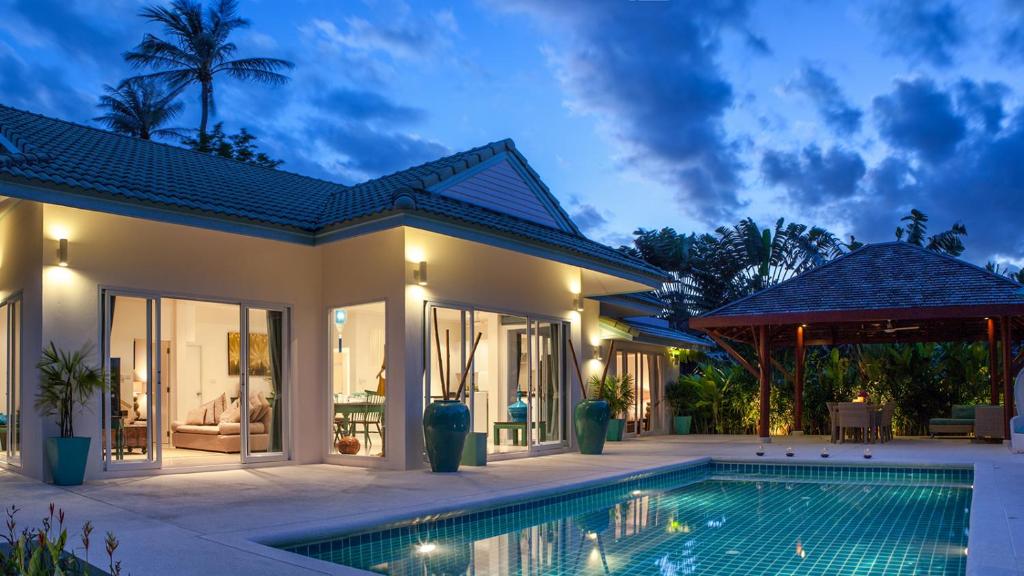 3 BR Villa Baan Khwam Rak, seconds to beach 3 BR Villa Baan Khwam Rak, seconds to beach
