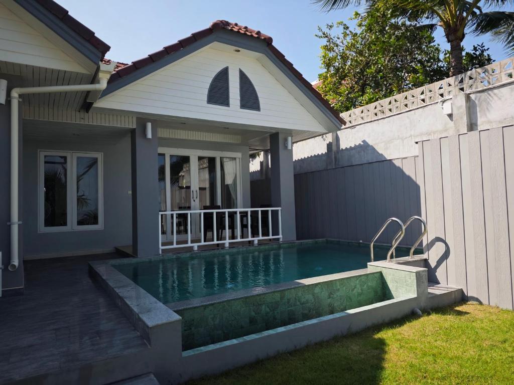 Bann Kanchana Beachfront Villas