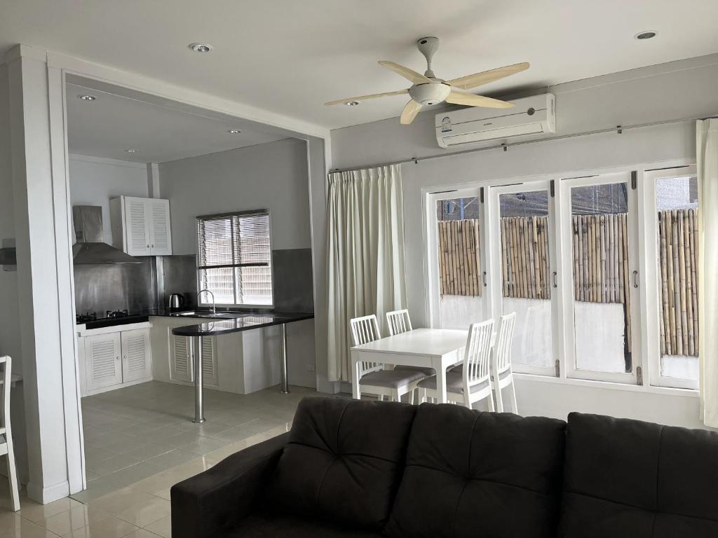 Bann Kanchana Beachfront Villas