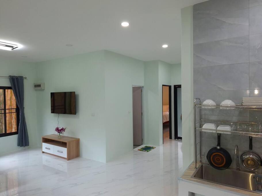Baan Si Baan Si