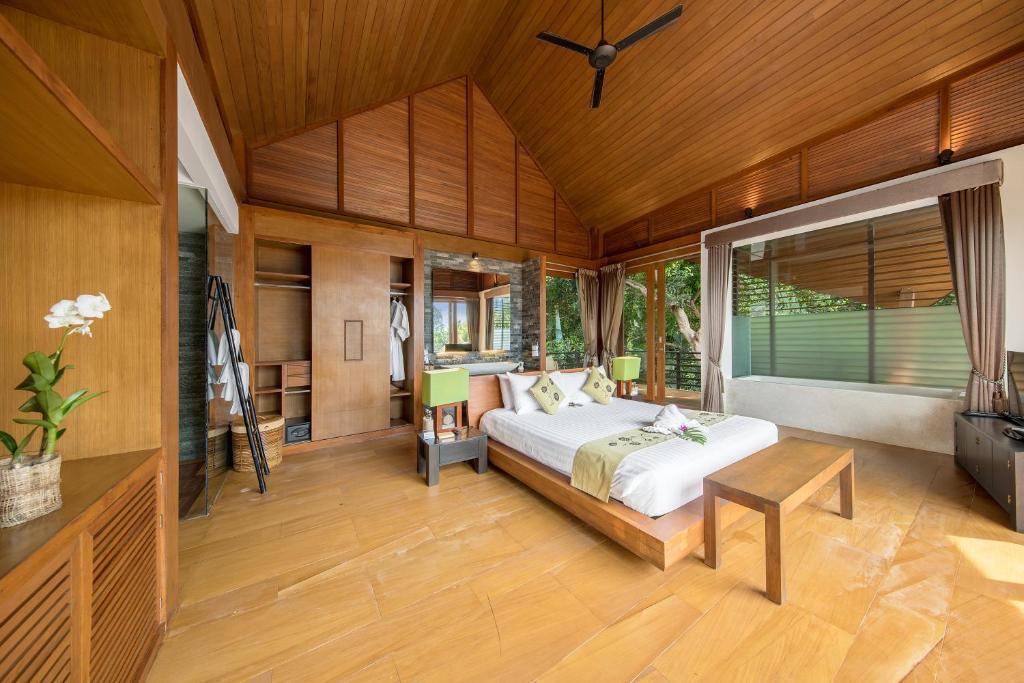 Baan Hinyai Baan Hinyai