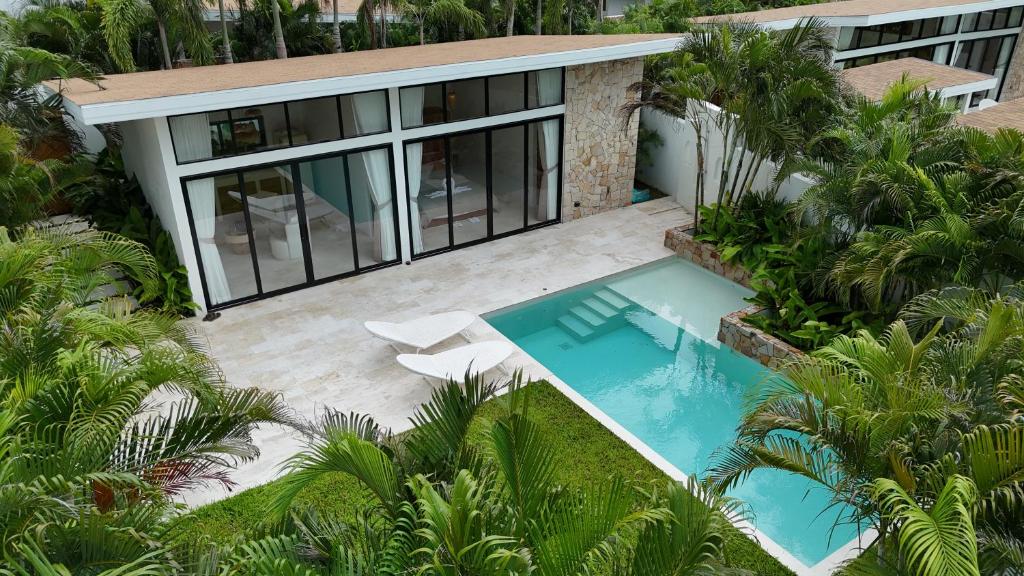 Luxurious Tropical Retreat - 1B Private Pool Villa