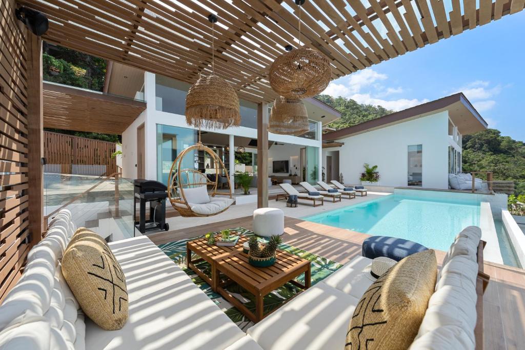 Elegant and Tropical Seaview villa