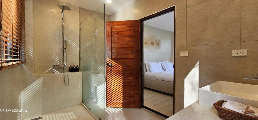 LIAM Villa Elegance and Luxe