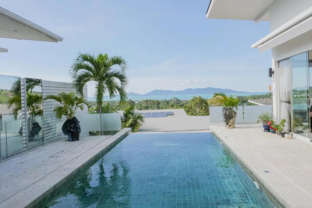 Luxurious 3br Villa With Sea & Jungle Views Luxurious 3br Villa With Sea & Jungle Views