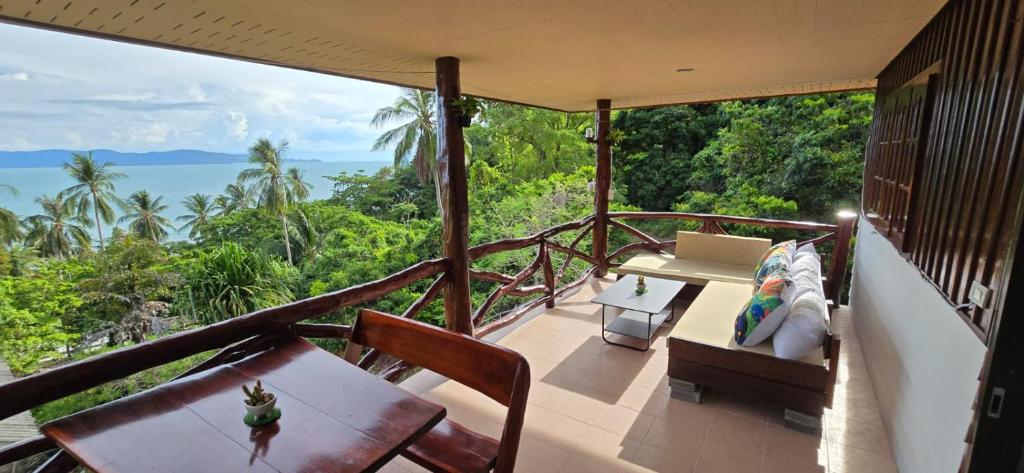 House 2 Bedroom with Seaview House 2 Bedroom with Seaview