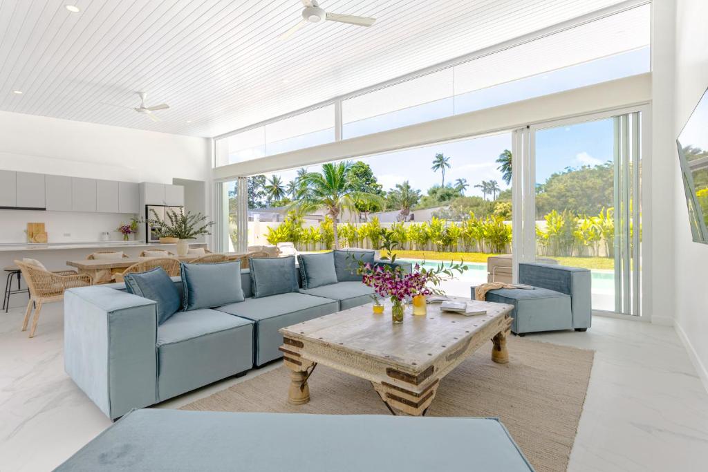 Luxurious Tropical 4br Villa Mimi With Private Pool Luxurious Tropical 4br Villa Mimi With Private Pool