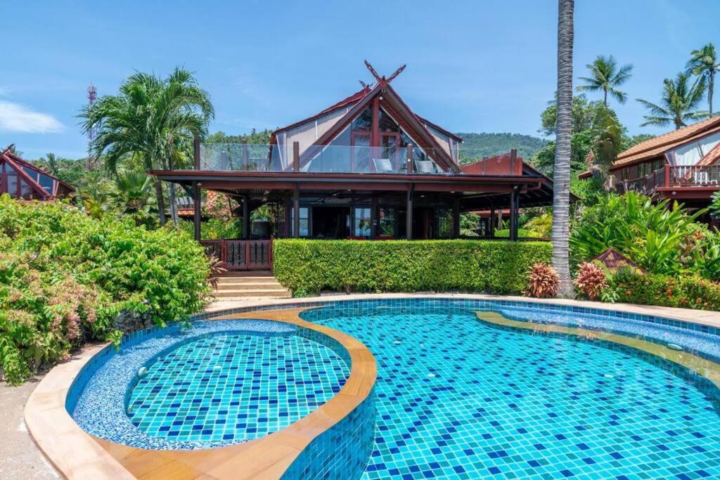 Tropical Beachside 4 bedroom Villa - KBR23