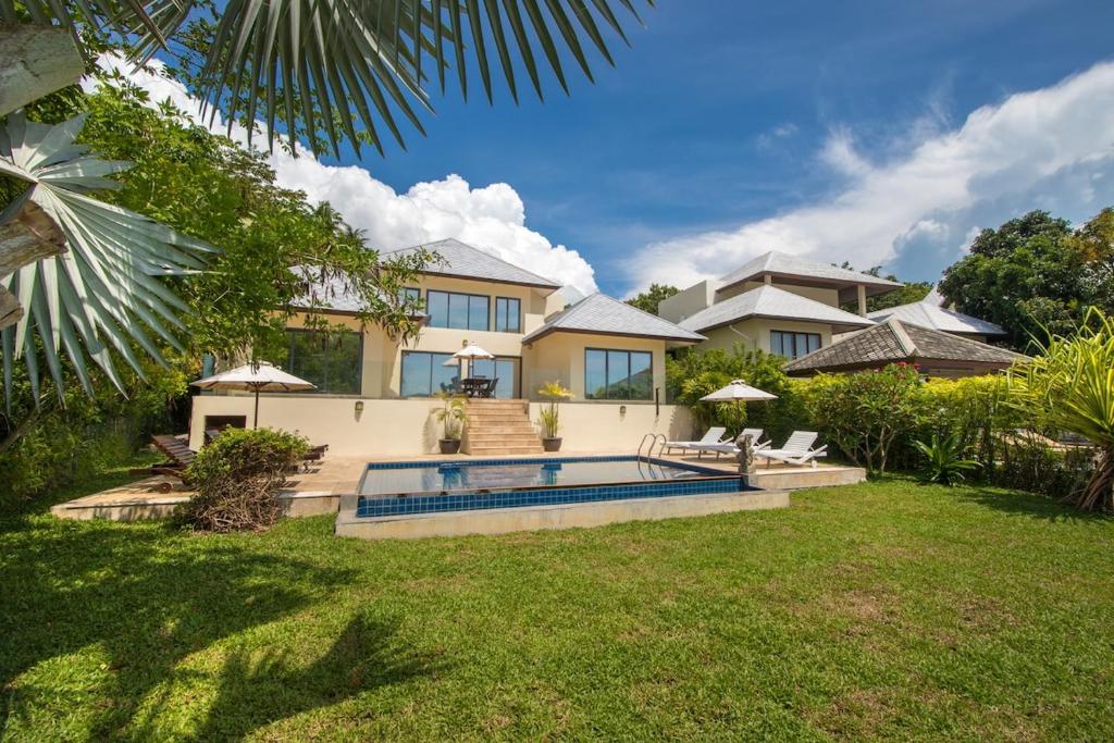 V231 Beachfront 3BR Pool Villa Stunning Seaview