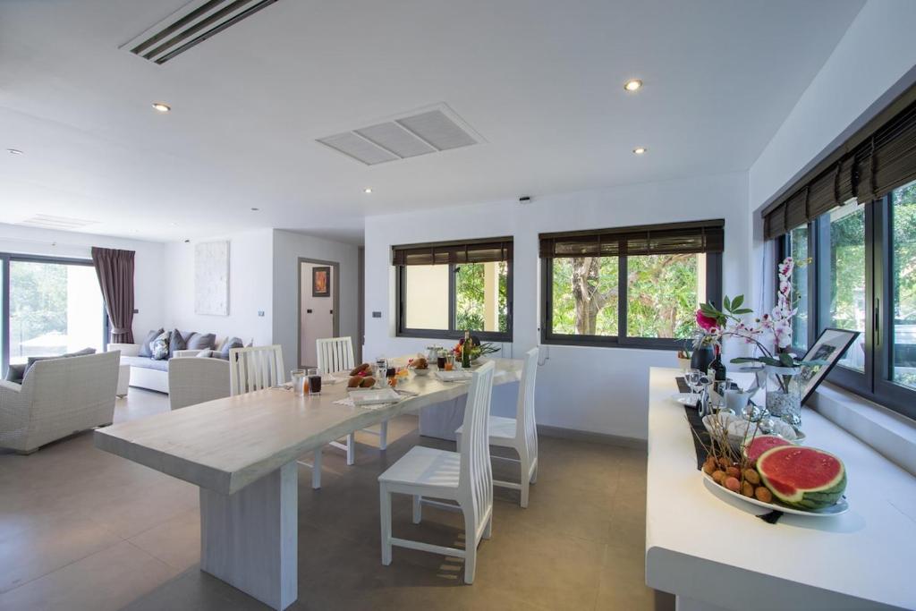 V231 Beachfront 3BR Pool Villa Stunning Seaview