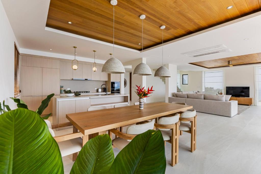 Villa Aroka 4 Bed Sea View - KBR41