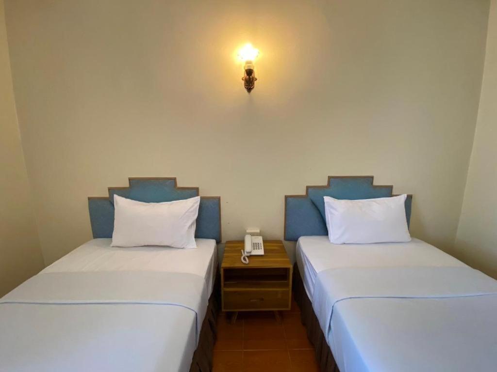 SR Hotel